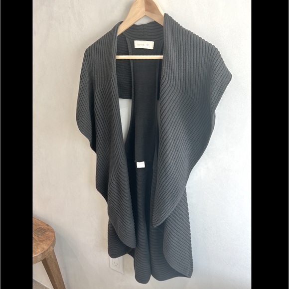 Laurie b. Sweater Vest - Picture 13 of 14
